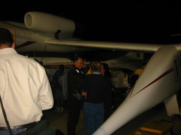 Mike Melvill talking with his wife and Brian Binnie's wife