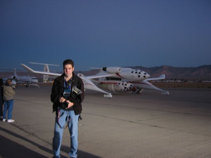 Another picture of Mike in front of White Knight / SpaceShipOne (unfortunately this one turned out more blury)